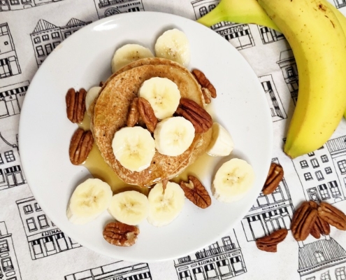 Luchtige bananenpannenkoekjes van bruine bananen zijn het lekkerste