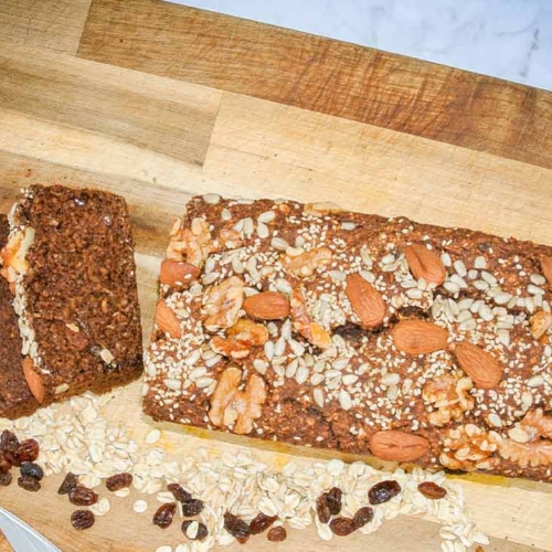 volkoren ontbijtkoek met rozijnen