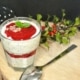 Overnight chiapudding met cranberrysaus