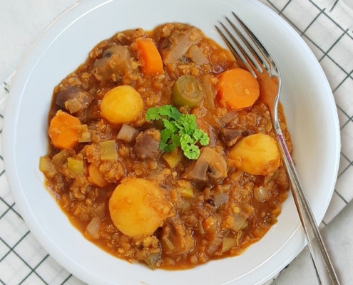 Vegan-stoofpotje-met-champignons-en-krieltjes-header Plantaardig stoofpotje met champignons en krieltjes