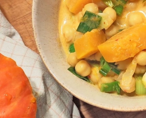 Pompoen curry met prei en kikkererwten