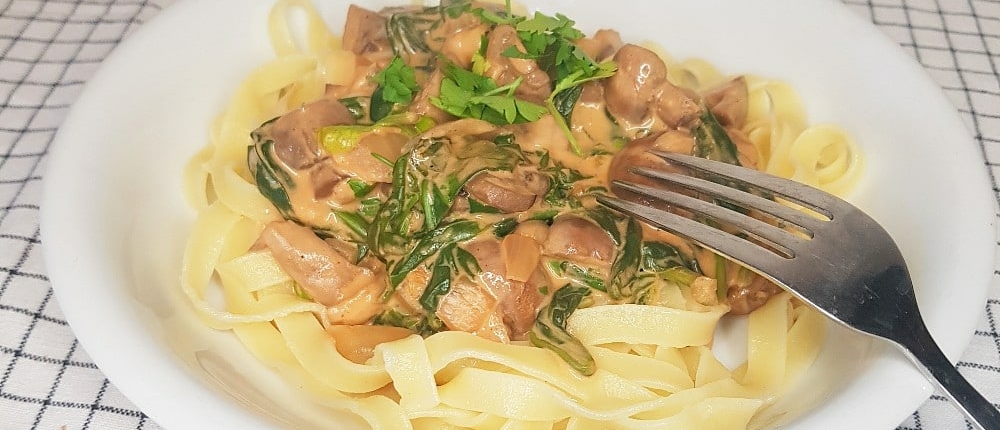 6 vegetarische recepten met seizoensgroenten in mei: champignon Stroganoff