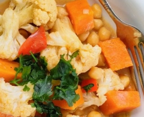 bloemkool curry met zoete aardappel en kikkererwten header 1500x430