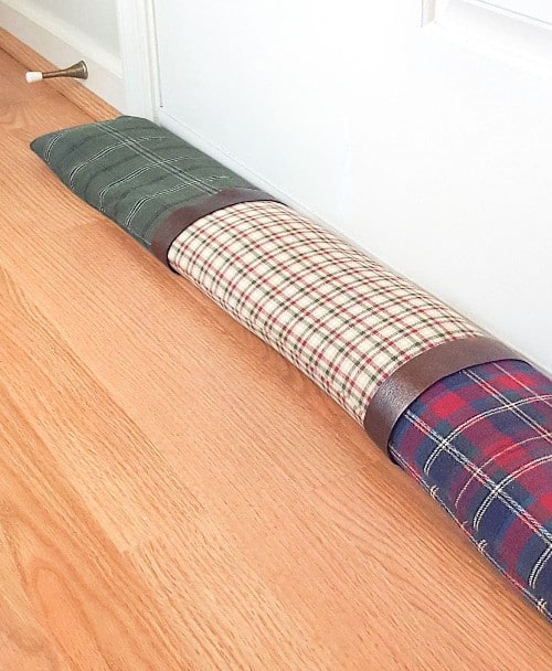 Tochtstopper van oude kleding