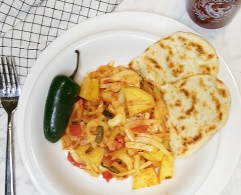 Aardappel curry Aloo Patta Gobhi met shrirachasaus