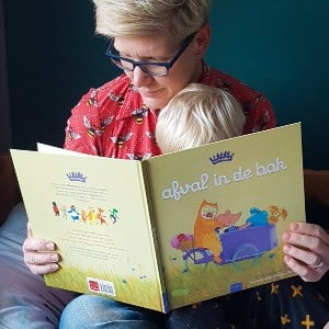 Boekreview-Afval-in-de-bak-voorlezen-1 Kinderboek Afval in de bak voorlezen is zo leuk