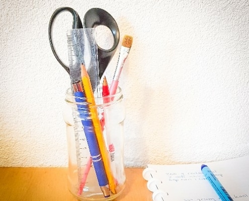 Hergebruik glazen potten voor kantoorartikelen