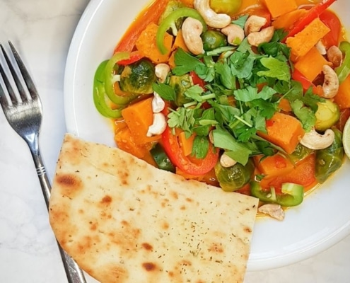 Korma curry met spruiten en zoete aardappel