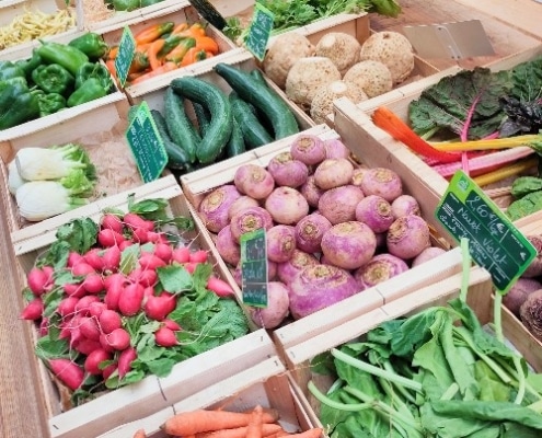 Overdekte-markthal-Colmar-Elzas Groenten in de overdekte markthal in Colmar Elzas