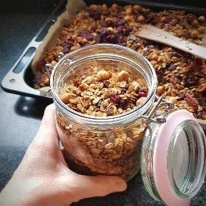 granola met chocolade en cranberries