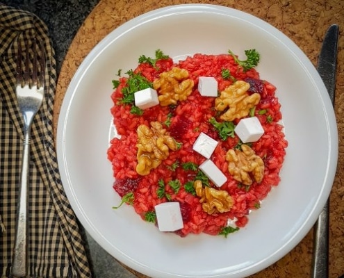 Rode-bieten-risotto-gekarameliseerde-walnoten Rode bieten risotto gekarameliseerde walnoten