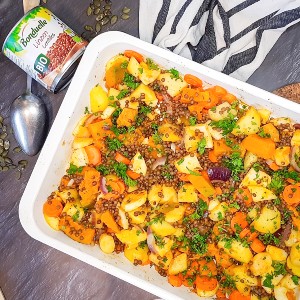 Traybake met pompoen pastinaak en linzen