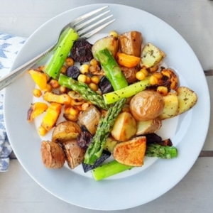Vegetarische traybake met groene asperges