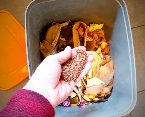 je kunt je eigen voedselresten composteren met een Bokashi emmer