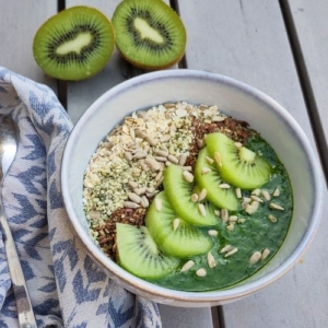 heerlijke smoothiebowl die je morgen wil eten groene smoothiebowl