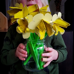 10 tofste lenteknutsels van gerecycled materiaal narcissen