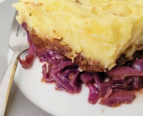 ovenschotel-met-rode-kool-en-seitan-hachee-close ovenschotel met rode kool en seitan hachee