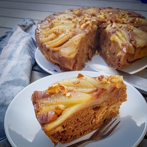 De upsidedown perentaart uit Easy Vegan Breakfast