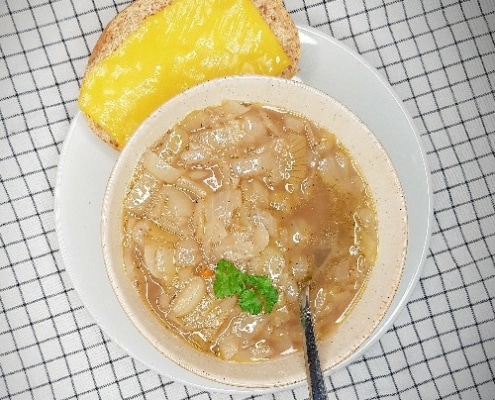 vegan-franse-uiensoep-met-stokbrood-500x500-1 Vegan Franse uiensoep recept