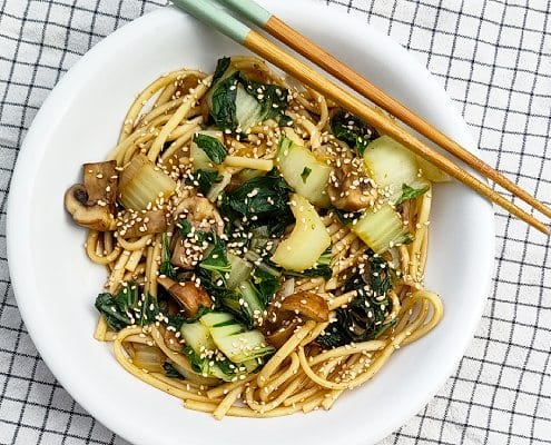 Hoisin noedels met champignons en paksoi