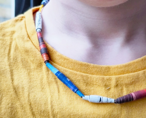 Gerecyclede papieren kralen voor Koningsdag