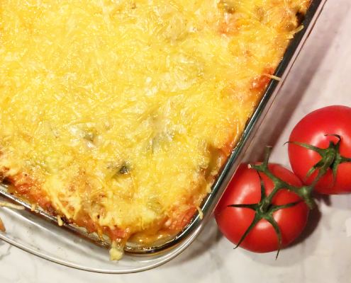 gezonde lasagne met verse groenten en tempeh