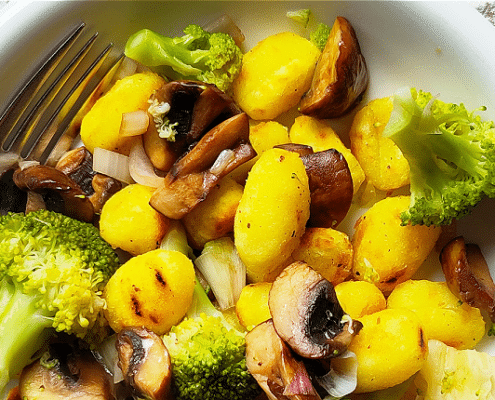 Gnocchi met broccoli en champignons