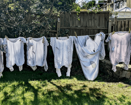 Duurzaam schoonmaken soda witte was Duurzaam schoonmaken soda witte was in de zon