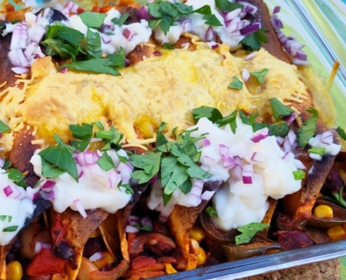 plantaardige enchilada's met gemengde bonen