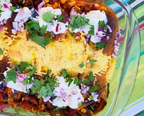 plantaardige enchilada's met gemengde bonen