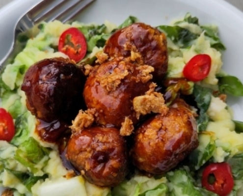 Vegetarische balletjes in ketjapsaus