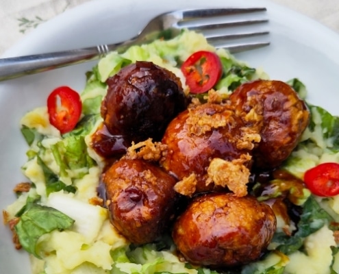 Vegetarische balletjes in ketjapsaus