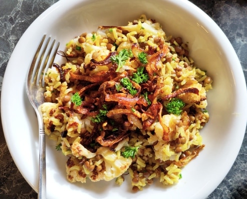 rijstschotel mujadara met geroosterde bloemkool