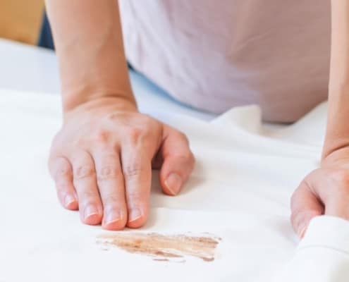 vlekken uit kleding verwijderen