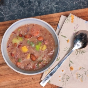 rijk gevulde bruine bonensoep