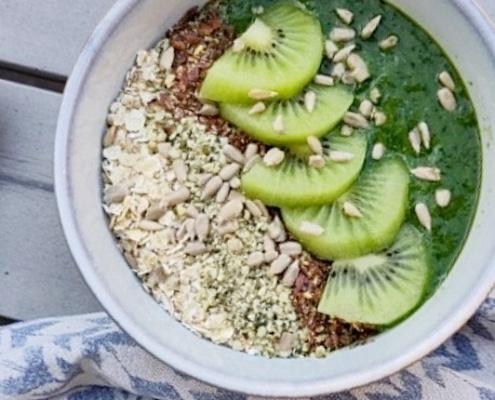 groene smoothiebowl met kiwi