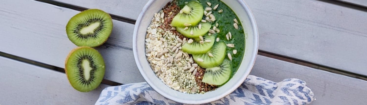 groene smoothiebowl met kiwi