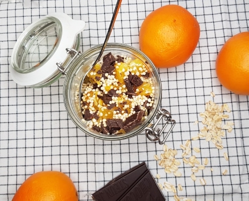 overnight oats met sinaasappel en oure chocolade overnight oats met sinaasappel en oure chocolade