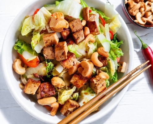noedels met chinese kool en tofu plantaardig eten