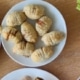 vegan mini worstenbroodjes met curry