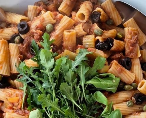 Kruidige pasta met linzen en walnoten