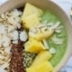ananas smoothie bowl met spinazie