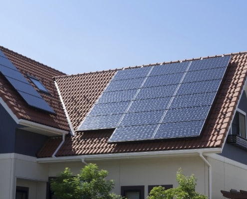 Zonnepanelen en hitte leveren ze minder op