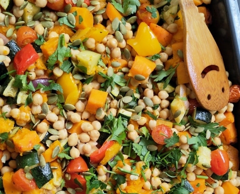 Traybake met pompoen, courgette en kikkererwten